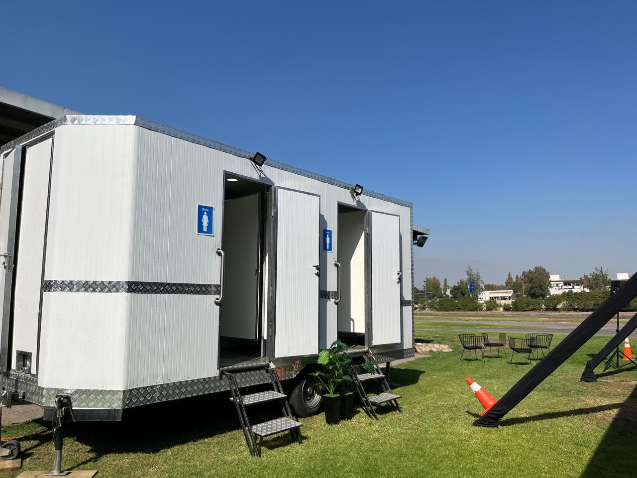 Baño tráiler premium Alaska — exterior