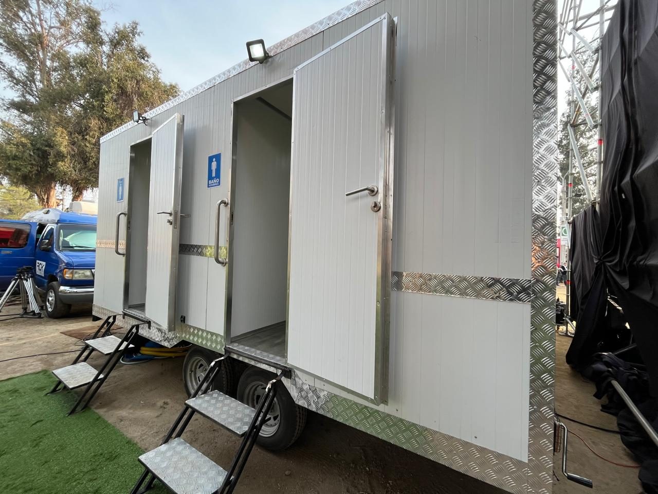 Tráiler baño de lujo Alaska — vista exterior