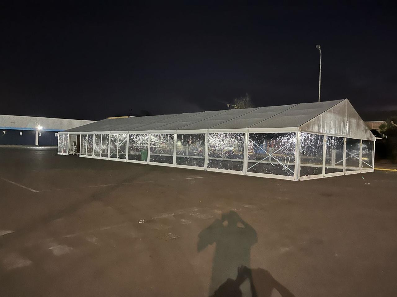 Carpa para eventos Alaska — vista nocturna