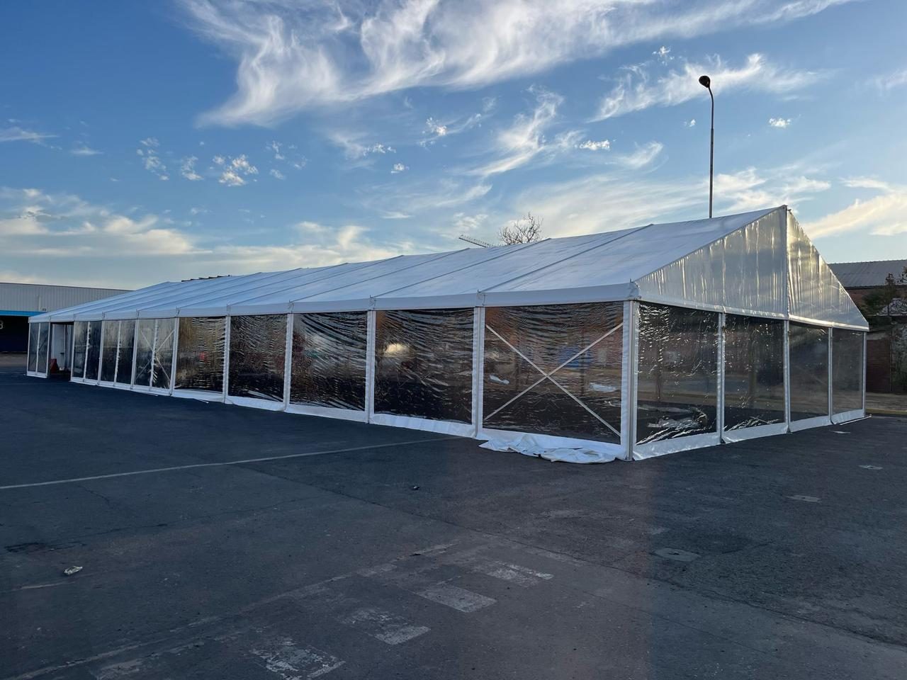 Carpa Alaska — vista exterior general