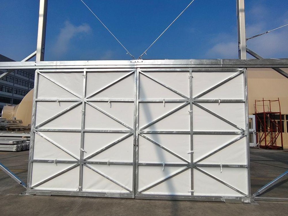 Portón industrial — vista frontal