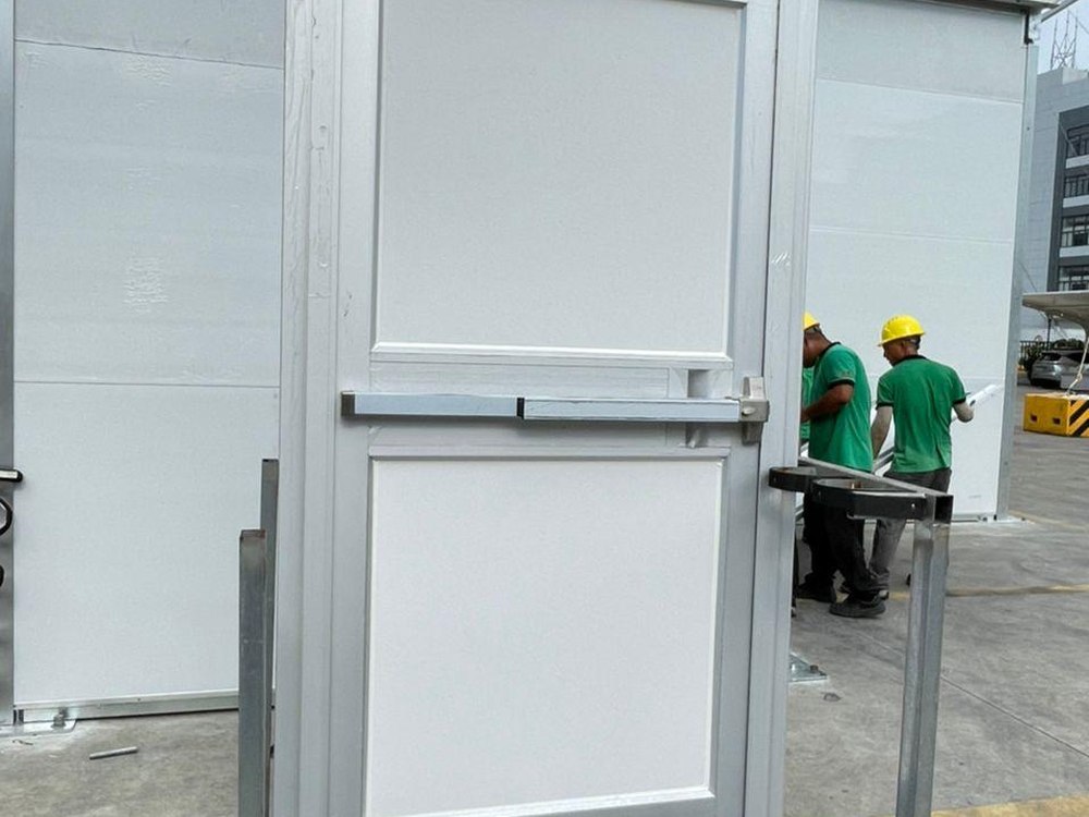 Puerta de emergencia — instalación